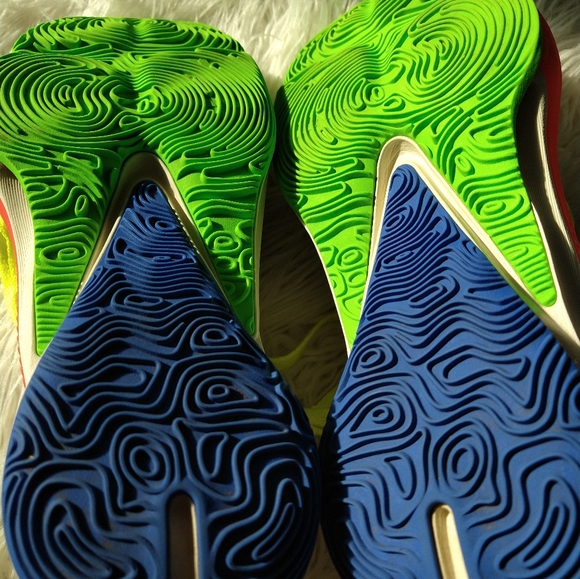 Nike Men's Zoom Freak 3 Light Athletic Sneaker - Picture 4 of 10